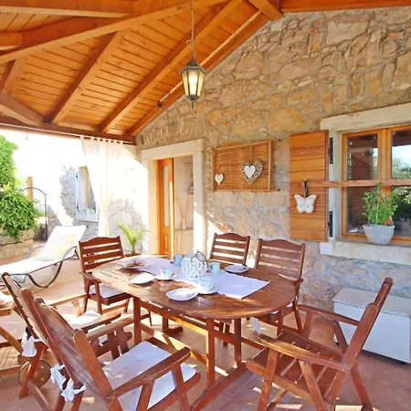 Charming Stone House By The Sea