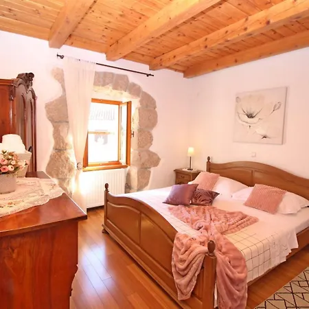 Charming Stone House By The Sea Vilă
