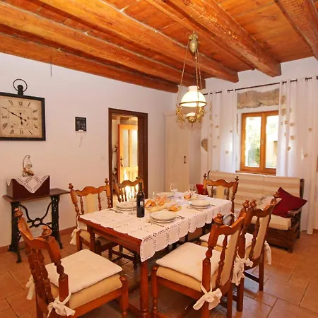 Βίλα Charming Stone House By The Sea