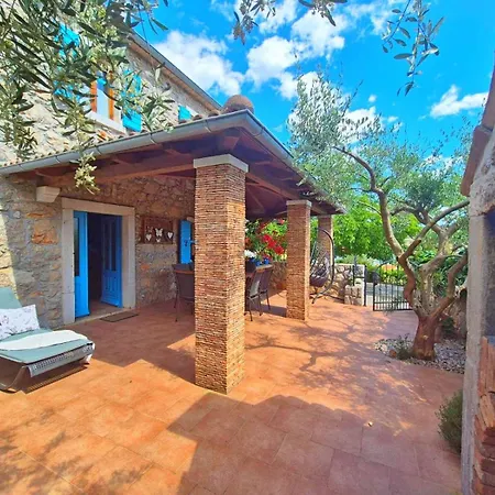 Willa Charming Stone House By The Sea *