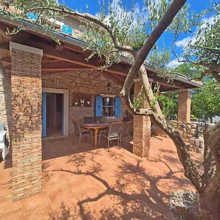 Charming Stone House By The Sea