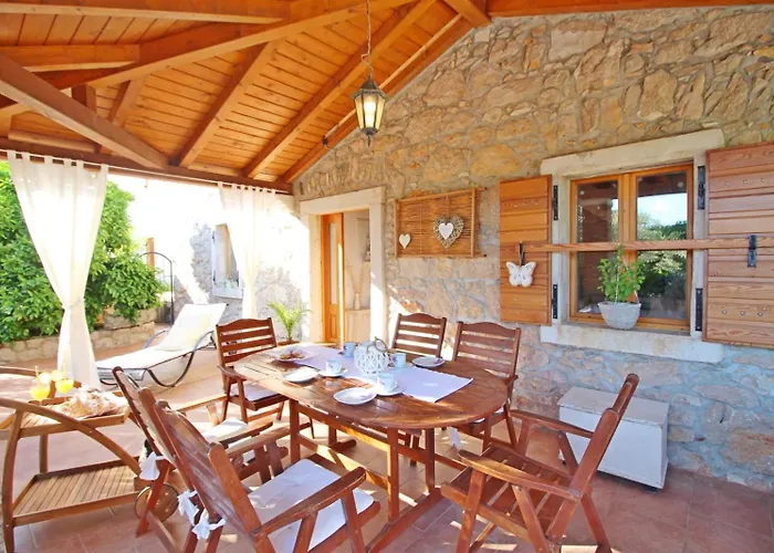 Charming Stone House By The Sea