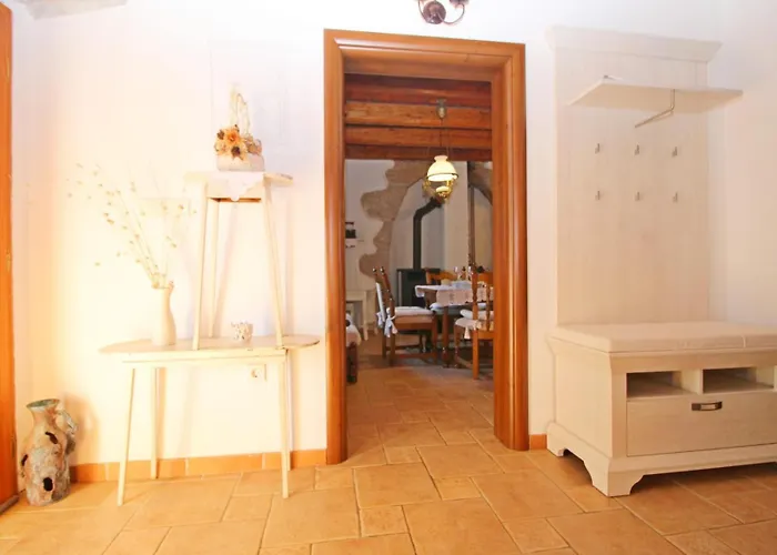 Charming Stone House By The Sea فيلة Čižići