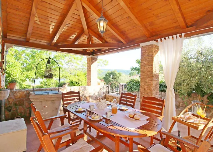 Charming Stone House By The Sea Willa