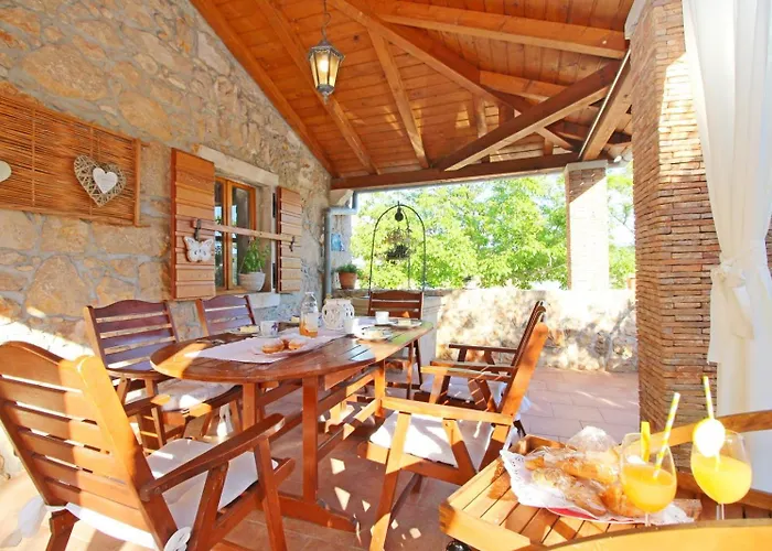 Willa Charming Stone House By The Sea