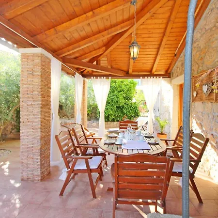 Villa Charming Stone House By The Sea Cizici