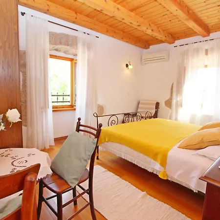 Villa Charming Stone House By The Sea *