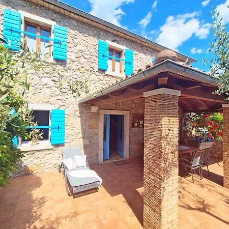 Charming Stone House By The Sea *