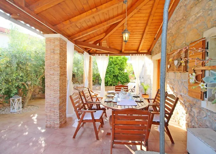 Villa Charming Stone House By The Sea Cizici