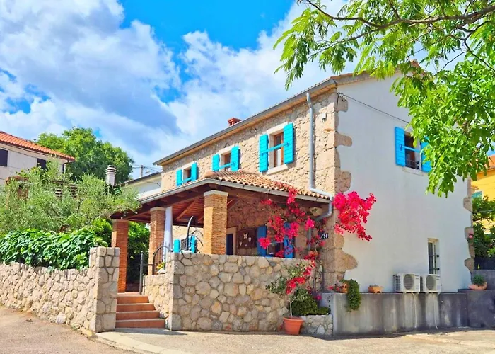 Charming Stone House By The Sea