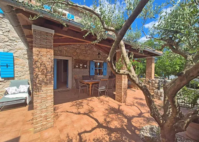 Charming Stone House By The Sea