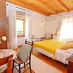 Villa Charming Stone House By The Sea *