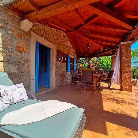 빌라 Charming Stone House By The Sea *