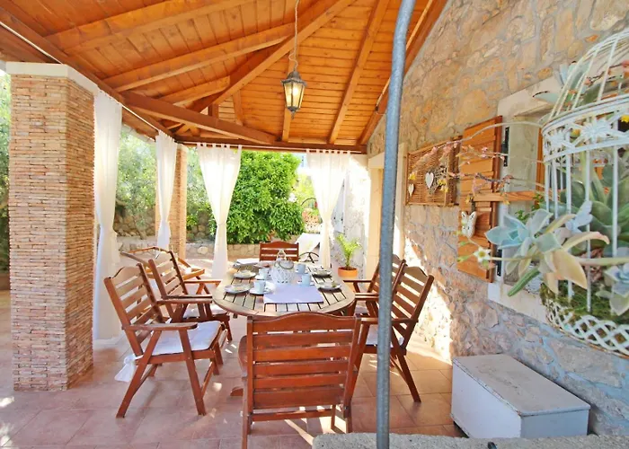 Charming Stone House By The Sea Čižići